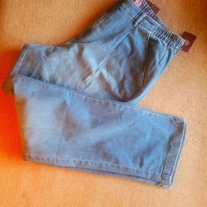 Woman's pleated straight leg Jeans